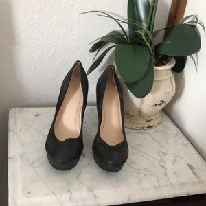 I’m selling a pair of black Calvin Klein heels.